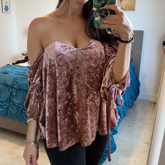 DO+BE Tops - Do + Be off shoulder velvet top